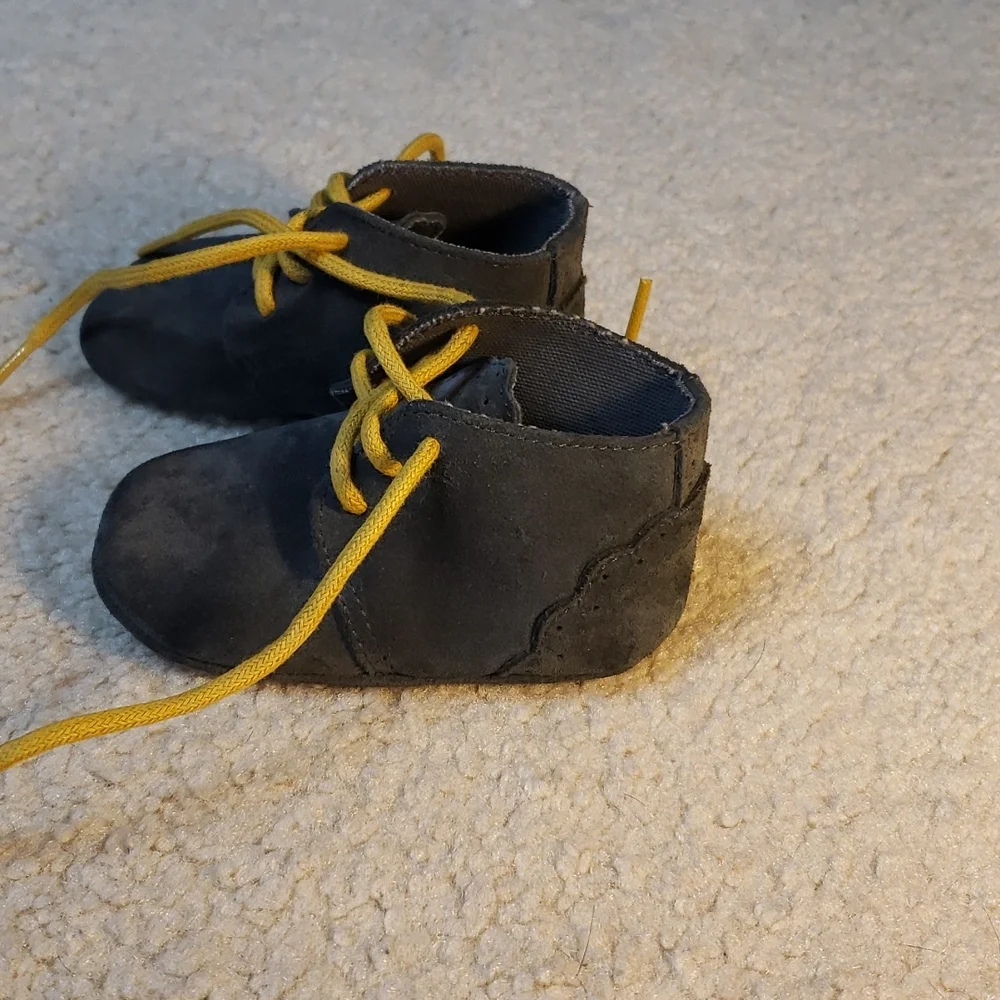 Zara Mini Suede Infant Booties Sz 1-2